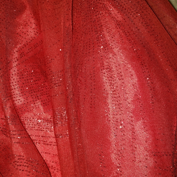 GUC red formal dress - Picture 5 of 5